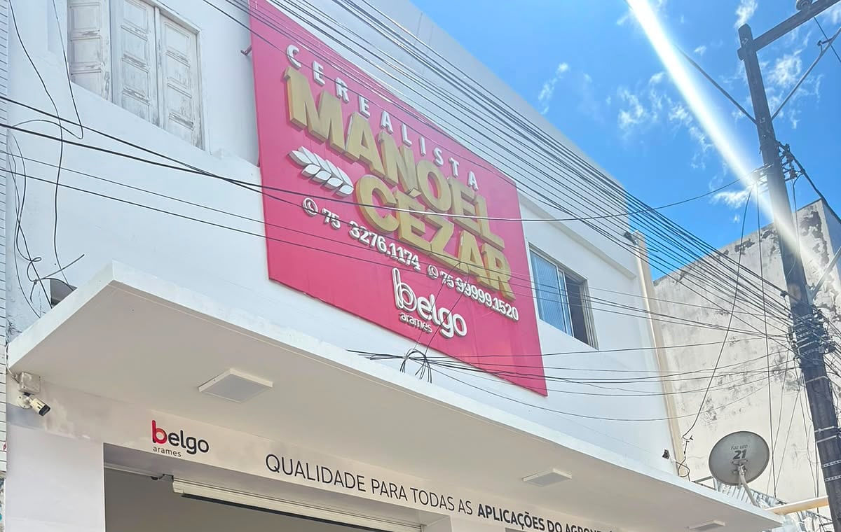 Placa da loja Cerealista Manoel Cezar na fachada