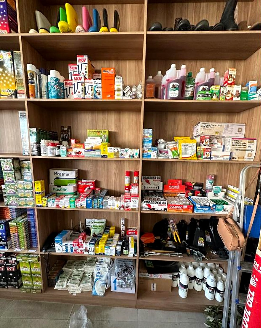 Estante de produtos veterinários